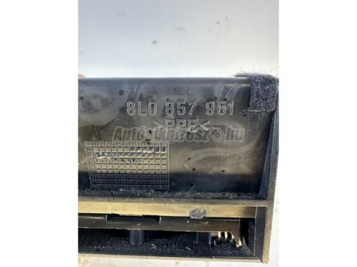 AUDI A3 - 2002 - 8L0857951 - hamutartó