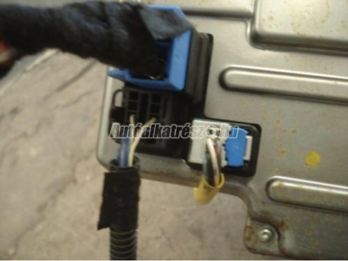 elektromos kormányszervó