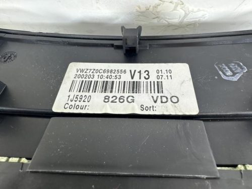 VOLKSWAGEN GOLF IV - 2004 - 1J5920826G - km óra