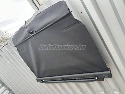 csomagtér roló