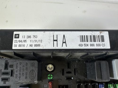 OPEL ASTRA H - 2008 - 13206753 - biztosítéktábla