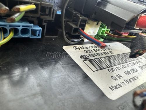 MERCEDES-BENZ C-OSZTÁLY - 2006 - 2035450701 - biztosítéktábla